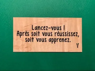 hylarion-cartes-carte-bois-lancez-vous-10x5-cm image 1