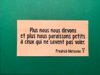 hylarion-cartes-carte-bois-10-5-cm-plus-nous-nous-levons image 1