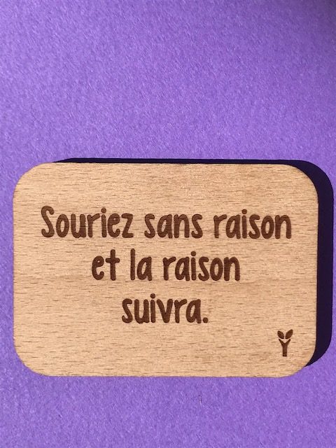 hylarion-magnets-souriez-sans-raison-magnet-bois-7x4-7-cm image 1