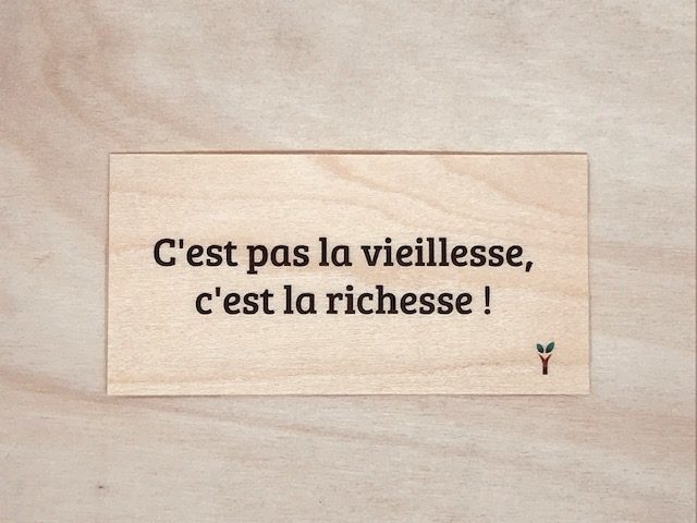 hylarion-cartes-c-est-pas-la-vieillesse-carte-bois-humour image 1
