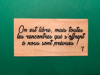 hylarion-cartes-on-est-libre-carte-en-bois-10x5-cm image 1