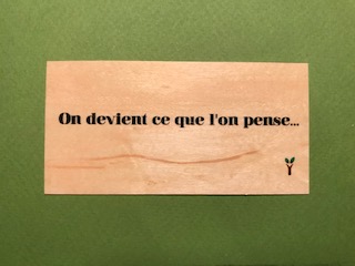 hylarion-cartes-on-devient-ce-que-l-on-pense-carte-bois image 1