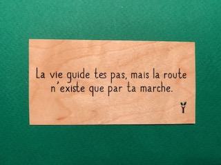 hylarion-cartes-carte-en-bois-10x5-cm-la-vie-guide-tes-pas image 1