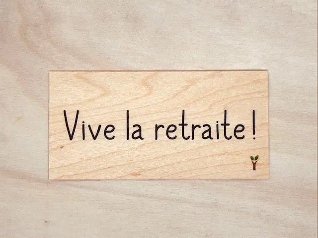 hylarion-cartes-vive-la-retraite-carte-bois-10x5-cm-massif image 1