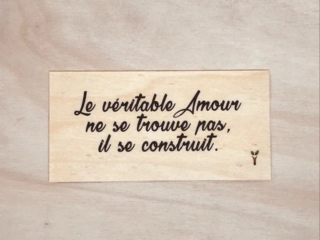 hylarion-cartes-amour-se-construit-carte-bois-amour image 1