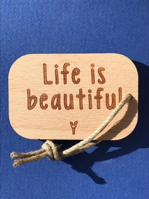 hylarion-porte-cl-s-life-is-beautiful-porte-cl-bois-6x4-cm image 1