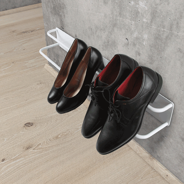 made-by-toft-scoreol-range-chaussures-mural-blanc image 3