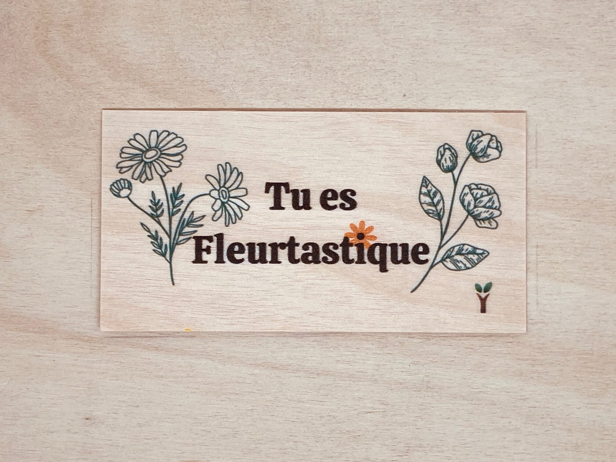 hylarion-cartes-tu-es-fleurtastique-carte-bois-humour-fleurs image 1