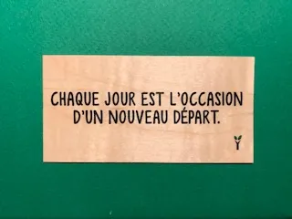 hylarion-cartes-chaque-jour-nouveau-d-part-carte-bois-10x5-cm image 1