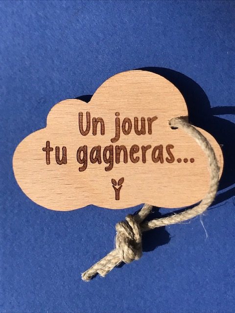 hylarion-porte-cl-s-un-jour-tu-gagneras-porte-cl-bois-6x4 image 1