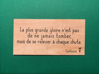 hylarion-cartes-carte-en-bois-gloire-ne-jamais-tomber-10x5-cm image 1