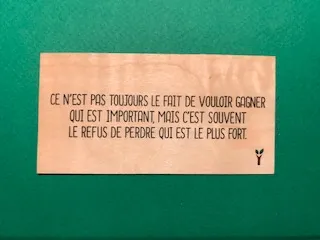 hylarion-cartes-ce-n-est-pas-toujours-vouloir-gagner-carte-bois-10x5 image 1