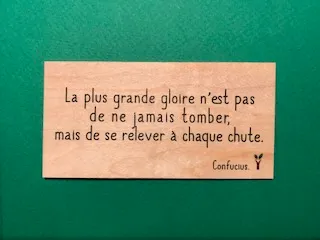 hylarion-cartes-carte-en-bois-gloire-ne-jamais-tomber-10x5-cm image 1