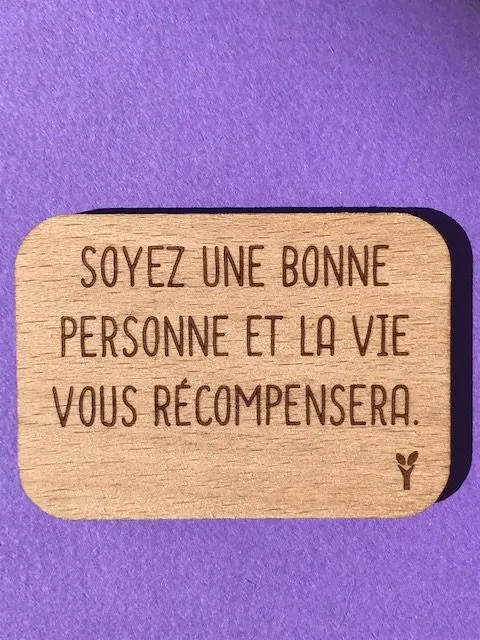 hylarion-magnets-soyez-une-bonne-personne-magnet-bois image 1