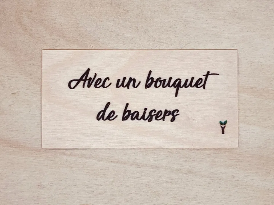 hylarion-cartes-avec-un-bouquet-de-baisers-carte-bois image 1