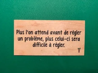 hylarion-cartes-plus-l-on-attend-carte-bois-10x5-cm image 1