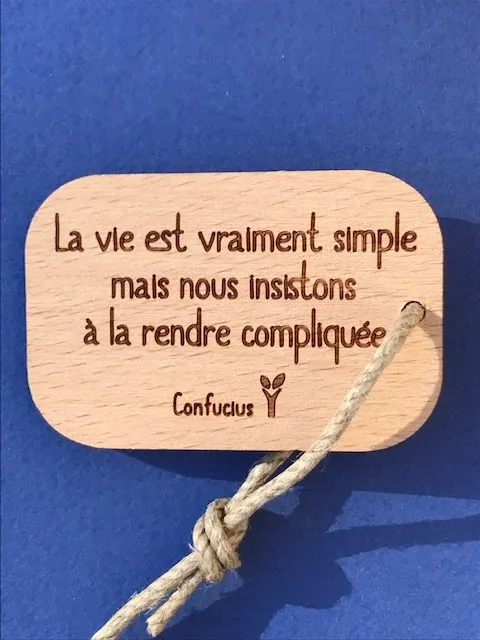 hylarion-porte-cl-s-la-vie-est-vraiment-simple-porte-cl-s-bois-6x4 image 1