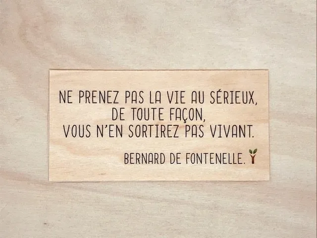 hylarion-cartes-ne-prenez-pas-la-vie-au-s-rieux-carte-bois image 1