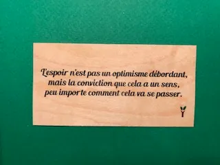 hylarion-cartes-carte-en-bois-espoir-conviction-10x5-cm image 1