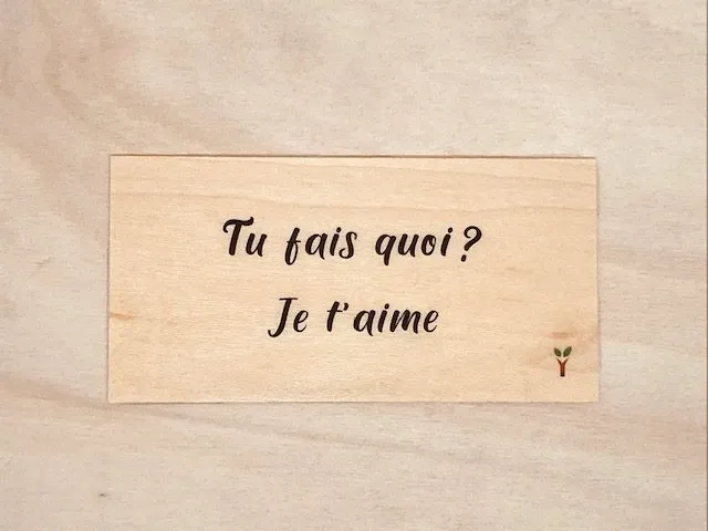 hylarion-cartes-tu-fais-quoi-je-t-aime-carte-bois-10x5-cm image 1