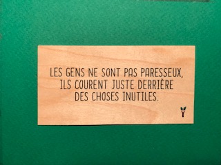 hylarion-cartes-les-gens-paresseux-carte-bois-10x5-cm image 1