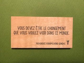 hylarion-cartes-soyez-le-changement-carte-en-bois-citation image 1
