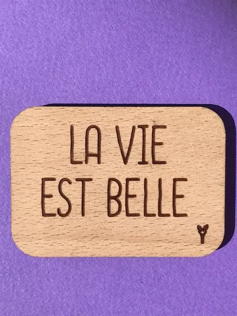 hylarion-magnets-la-vie-est-belle-magnet-bois-7x4-7-cm image 1