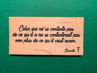 hylarion-celui-qui-ne-se-contente-carte-bois-10x5 image 1