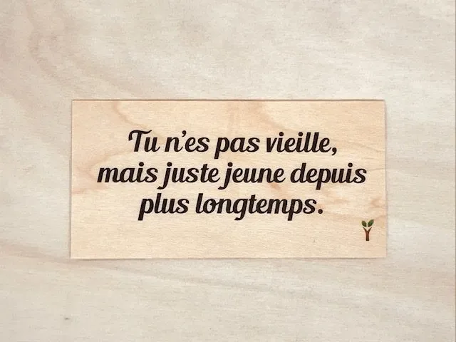 hylarion-cartes-tu-n-es-pas-vieille-carte-bois-humour image 1