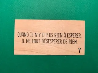 hylarion-cartes-quand-il-n-y-a-plus-rien-esp-rer-carte-bois-10x5 image 1