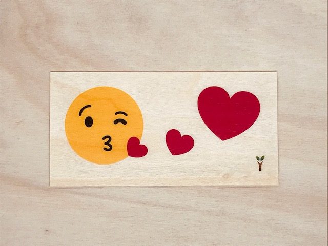 hylarion-cartes-smiley-coeurs-carte-bois-amour image 1