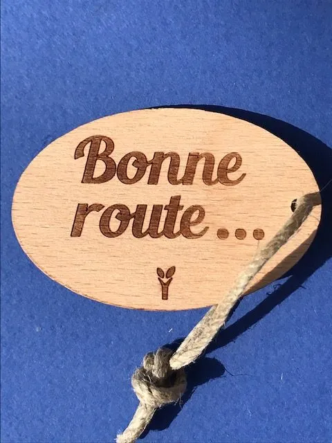 hylarion-porte-cl-s-bonne-route-porte-cl-bois-6x4-cm image 1