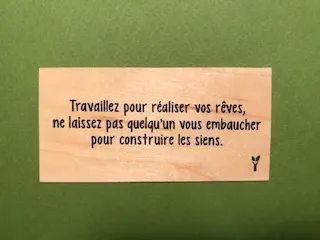 hylarion-cartes-travaillez-pour-vos-r-ves-carte-bois-10x5 image 1