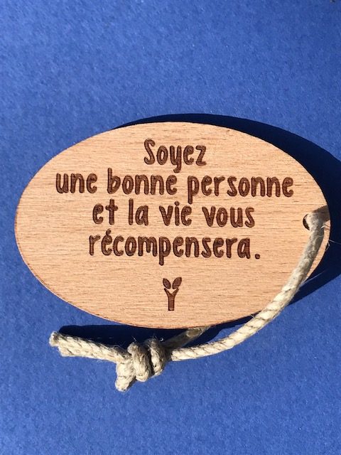 hylarion-porte-cl-s-soyez-bonne-personne-porte-cl-bois-6x4 image 1