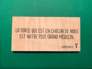 hylarion-cartes-la-force-qui-est-en-nous-carte-bois-10x5 image 1