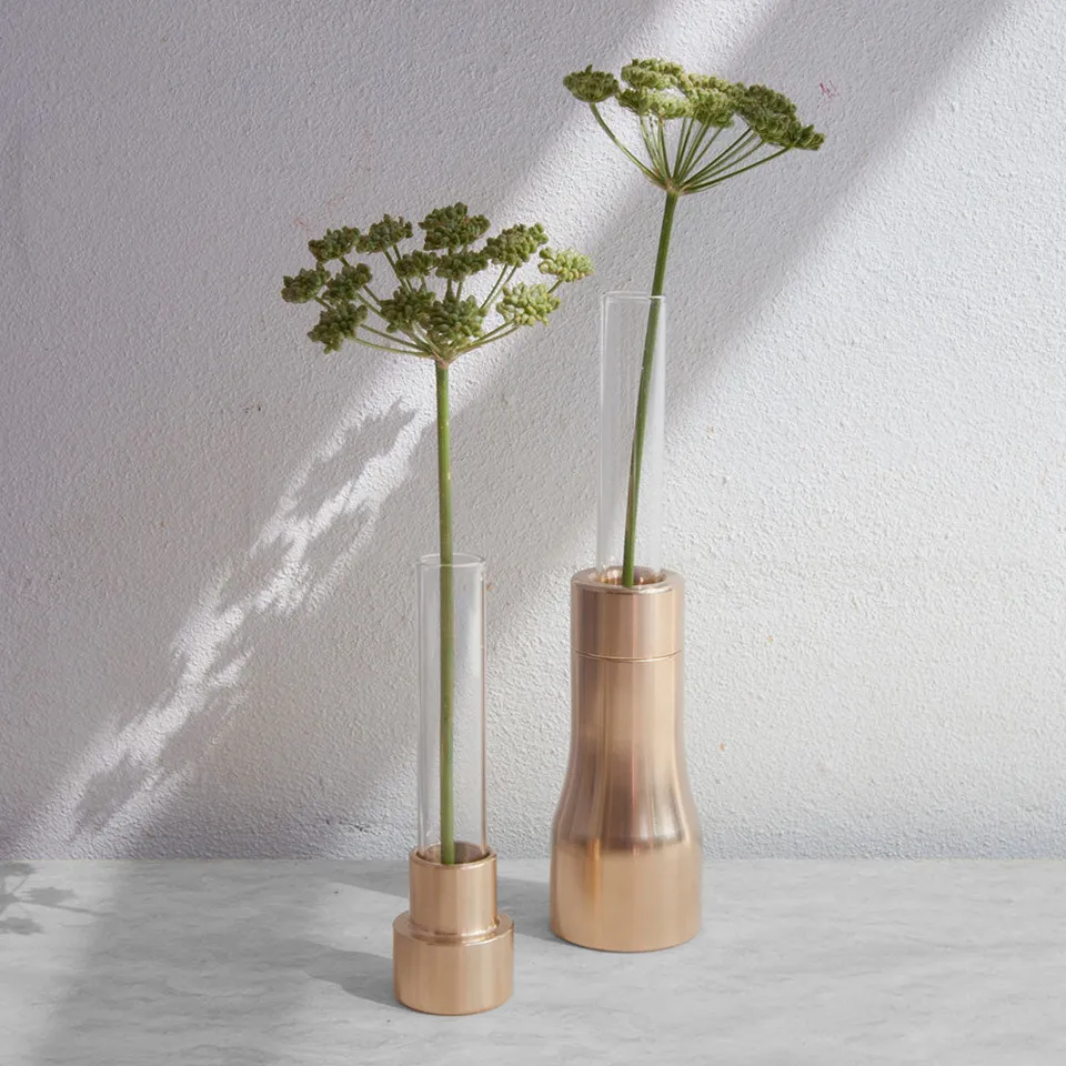 made-by-toft-trio-vase-en-laiton-et-verre image 1