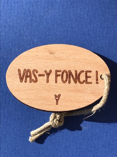 hylarion-porte-cl-s-vas-y-fonce-porte-cl-bois-6x4-cm image 1