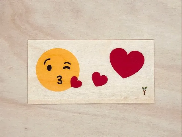 hylarion-cartes-smiley-coeurs-carte-bois-amour image 1