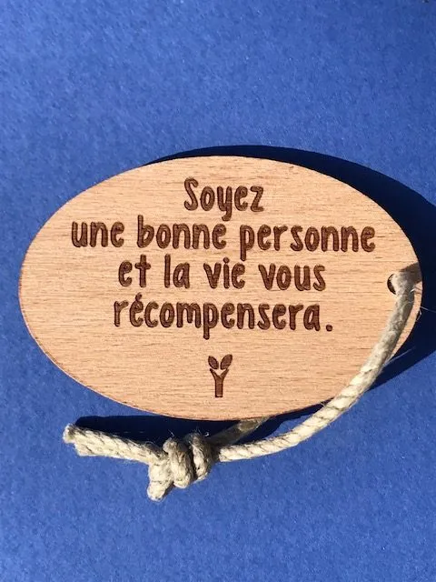 hylarion-porte-cl-s-soyez-bonne-personne-porte-cl-bois-6x4 image 1