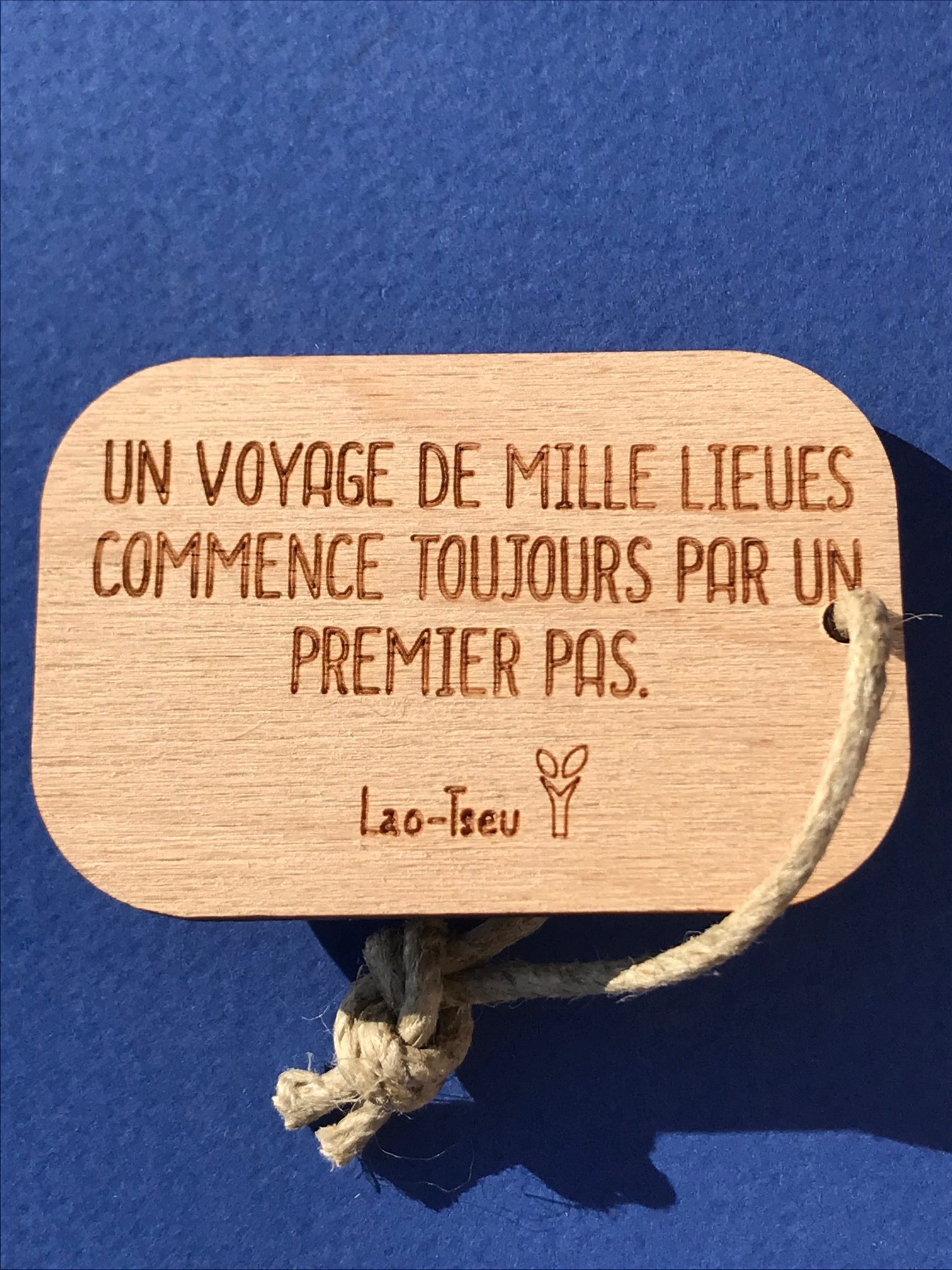 hylarion-porte-cl-s-un-voyage-de-mille-lieues-porte-cl-bois image 1