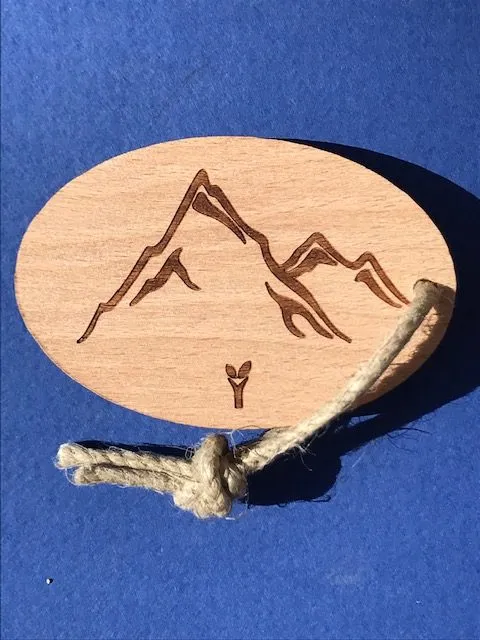 hylarion-porte-cl-s-montagne-porte-cl-bois-6x4-cm image 1