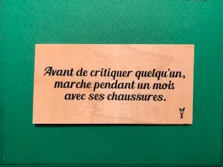 hylarion-cartes-avant-de-critiquer-quelqu-un-carte-bois-10-5-cm image 1