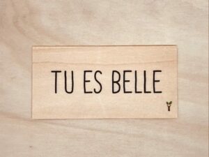 hylarion-cartes-tu-es-belle-carte-en-bois-10x5-cm image 1