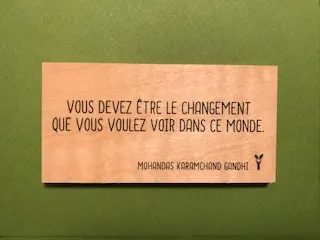 hylarion-cartes-soyez-le-changement-carte-en-bois-citation image 1