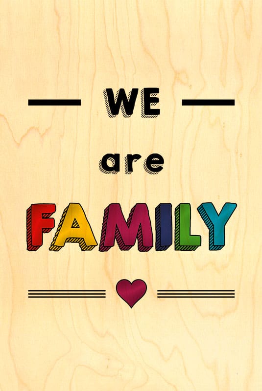 hironwoods-carte-postale-bois-happy-wood-family-100x150mm image 1