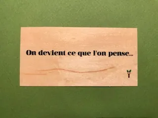 hylarion-cartes-on-devient-ce-que-l-on-pense-carte-bois image 1