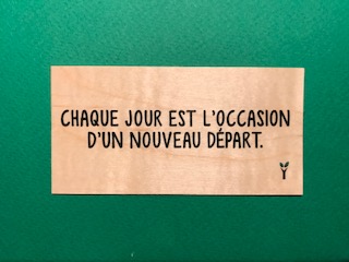 hylarion-cartes-chaque-jour-nouveau-d-part-carte-bois-10x5-cm image 1