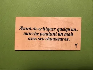 hylarion-cartes-carte-bois-avant-de-critiquer-chaussures image 1