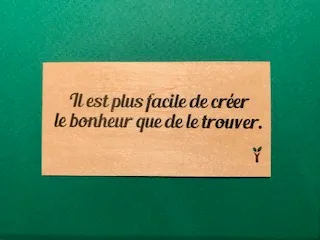 hylarion-cartes-il-est-plus-facile-de-cr-er-le-bonheur-carte-bois-10x5 image 1