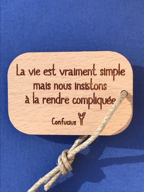 hylarion-porte-cl-s-la-vie-est-vraiment-simple-porte-cl-s-bois-6x4 image 1